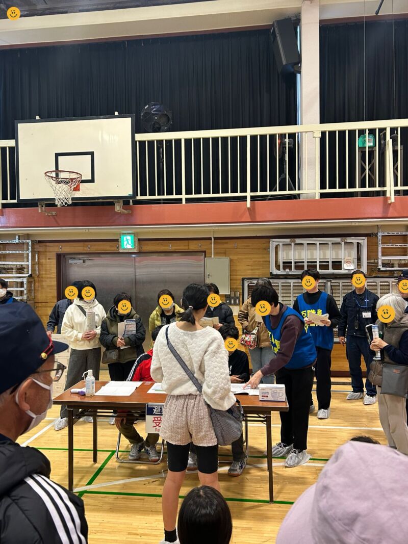 Image for the Tweet beginning: ⛑️西巣鴨中学校
救援センター開設・運営訓練に参加しました。

南大塚地域の町会の皆さんが集まり、実践的な訓練を実施。
受付の流れを確認する場面では、西巣鴨中の生徒さんたちが、
担当者役・避難者役を担いながら見事に実演👏… 