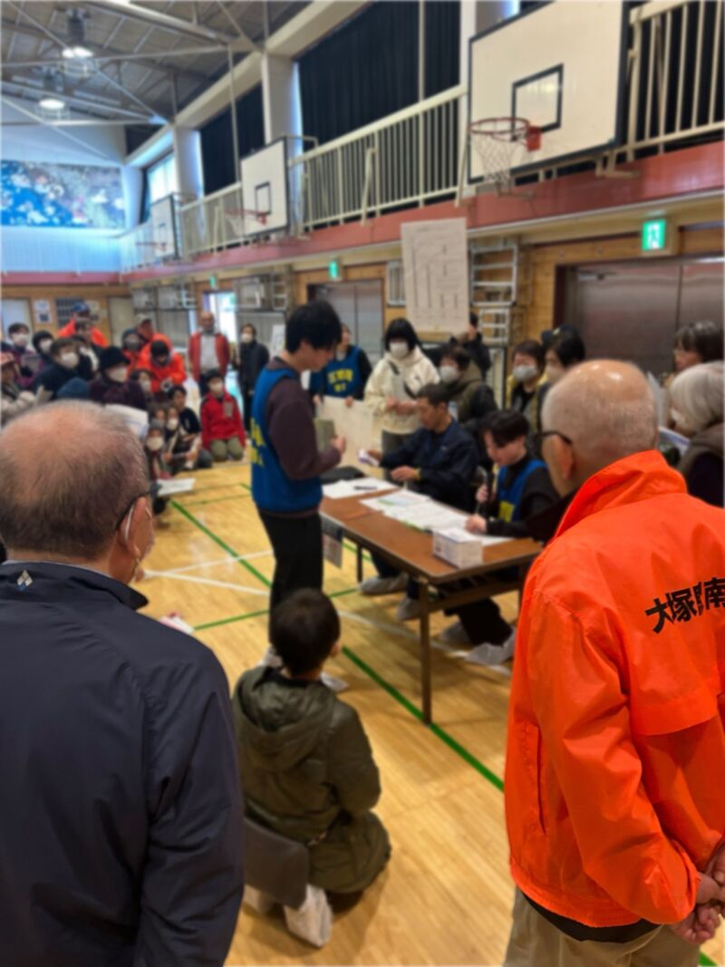 Image for the Tweet beginning: ⛑️西巣鴨中学校
救援センター開設・運営訓練に参加しました。

南大塚地域の町会の皆さんが集まり、実践的な訓練を実施。
受付の流れを確認する場面では、西巣鴨中の生徒さんたちが、
担当者役・避難者役を担いながら見事に実演👏… 