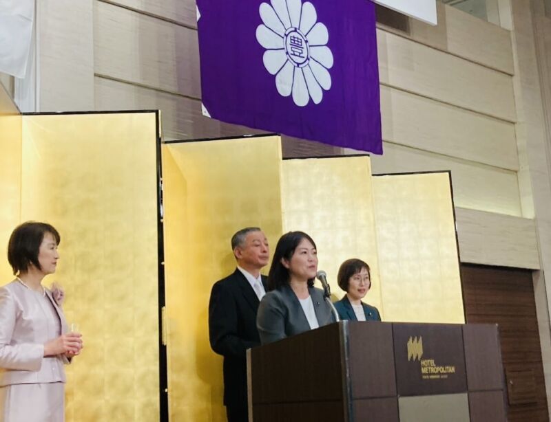 Image for the Tweet beginning: 令和8年1月6日 豊島区新年の集い

ホテルメトロポリタン池袋で開催された「豊島区新年の集い」に出席しました。

高際区長をはじめ、地域や区内の企業・団体の皆さまと新年のご挨拶を交わしました。
昨年の都議選で初当選させていただいた御礼と、新年の決意を込めてご挨拶。 