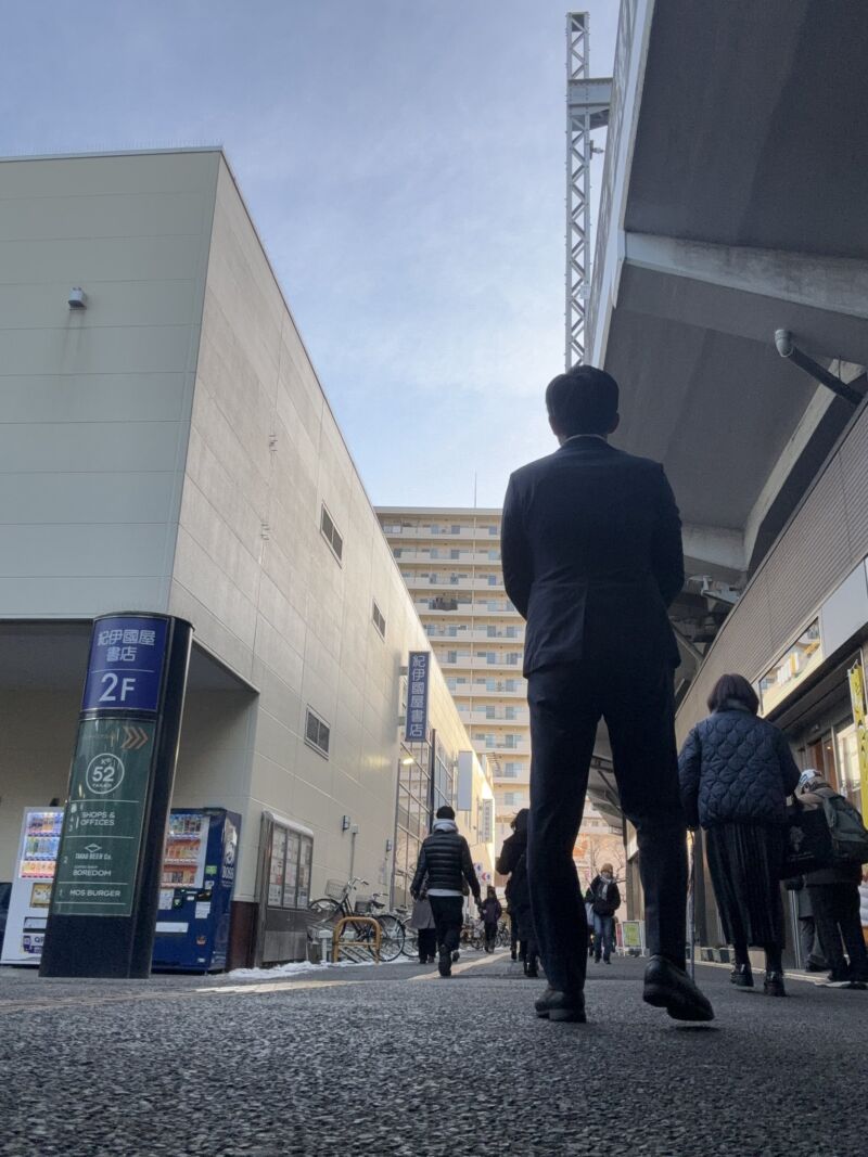 Image for the Tweet beginning: 今朝は高尾駅南口に立ちました。
「お疲れ様でした。」
「これからも応援しています。」
等と声をかけていただきました。
多くの方からたくさんの言葉を投げかけていただけることは、大変ありがたく、嬉しいです。
引き続き頑張って参ります。 